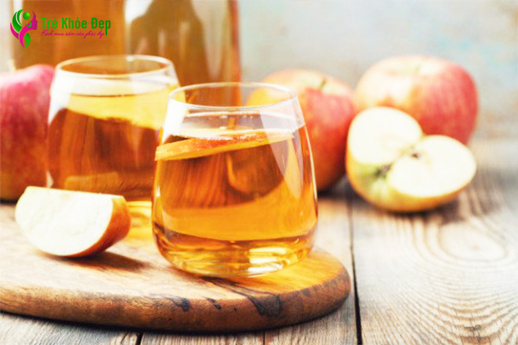 Giấm táo rất giàu vitamin C nên có khả năng tẩy vết ố hiệu quả