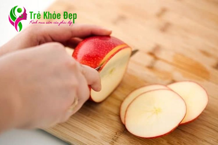 Cách chữa thâm quầng mắt hiệu quả bằng quả táo