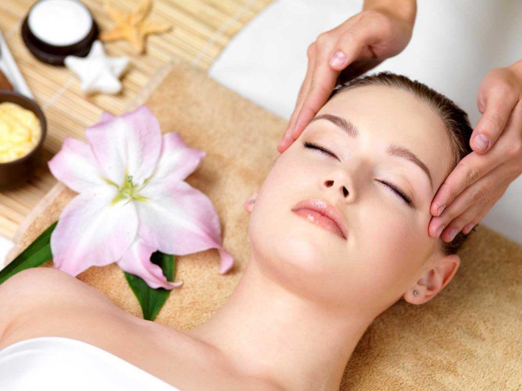 ​​​​​​​Lợi ích của việc massage mặt