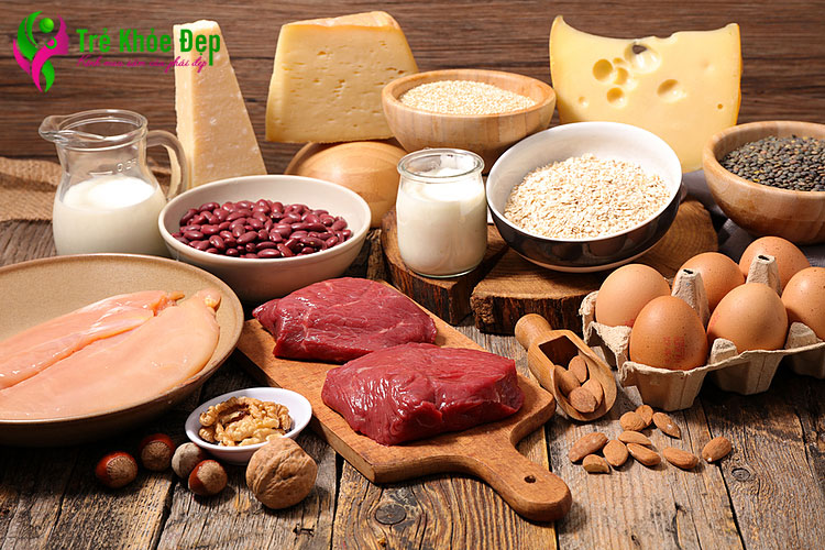 Thực phẩm giàu protein có trong thịt, các loại đậu, hải sản,...