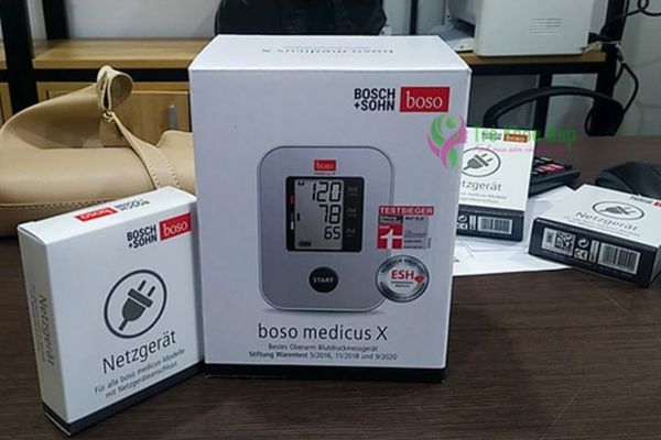 Máy đo huyết áp Boso Medicus X có thể dùng pin hoặc dùng nguồn Adaptor