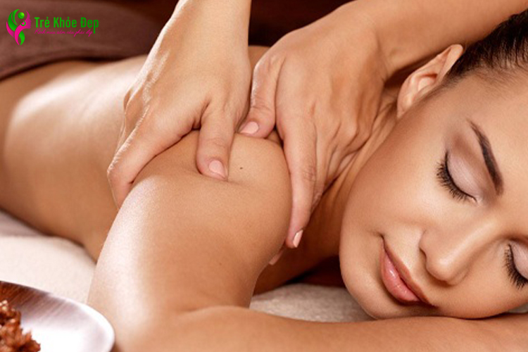 Massage mạch bạch huyết là biện pháp thường được dùng để thanh lọc cơ thể và hồi phục da