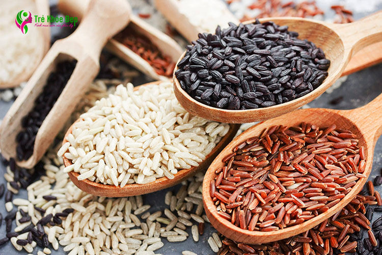 Gạo lứt cung cấp nguồn dinh dưỡng dồi dào, chứa nhiều vitamin, khoáng chất và chất xơ