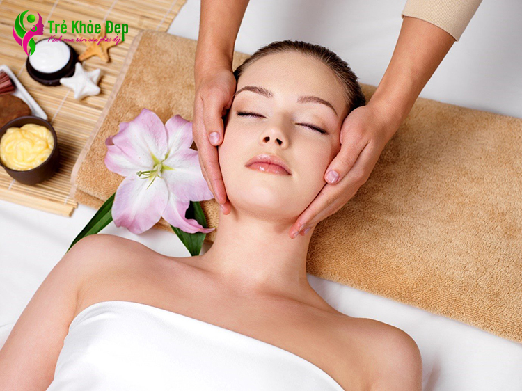 Massage mặt là một liệu pháp nâng cơ trên mặt