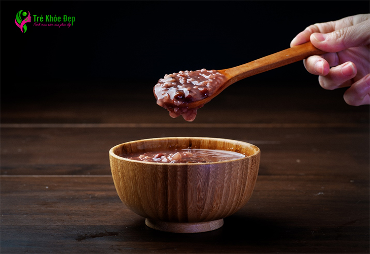 Cháo gạo lứt đậu đen thanh mát, giàu chất xơ giúp giảm cân và rất tốt cho hệ tiêu hóa