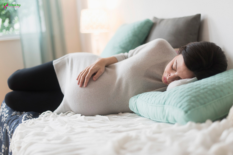 Đi ngủ sớm hơn sẽ bạn ngủ ngon khi mang thai