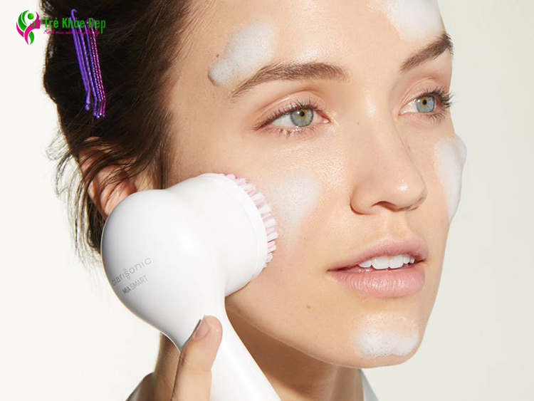 Máy rửa mặt là thiết bị dùng pin có tác dụng làm sạch da mặt ở mọi vùng giúp da sạch sẽ hoàn hảo và mềm mại hơn
