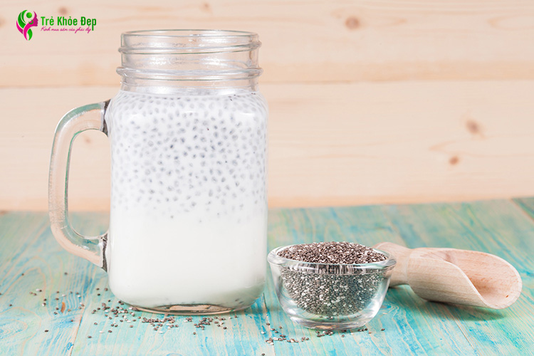 Bạn nên uống sữa tươi không đường với hạt chia giảm cân đều đặn vào mỗi sáng