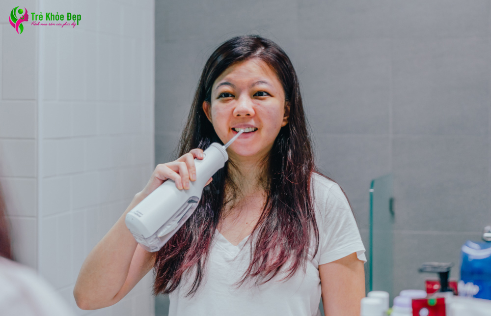 Cách sử dụng máy tăm nước làm sạch răng hiệu quả